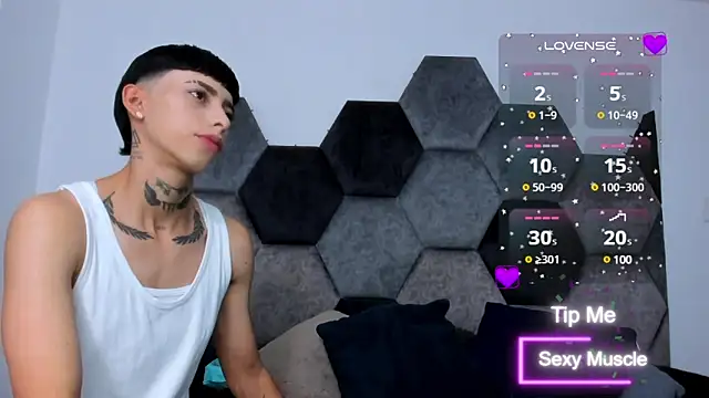 Snapshot of AmberAdams_ chatting on 03.08.25 AmberAdams online show from 03.08.25