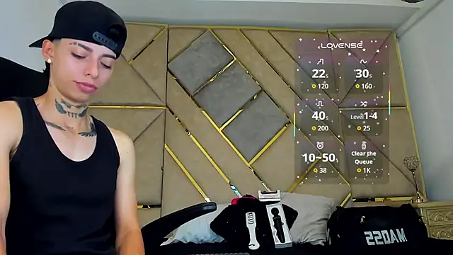 Snapshot of AmberAdams_ chatting on 10.03.25 AmberAdams online show from 10.03.25