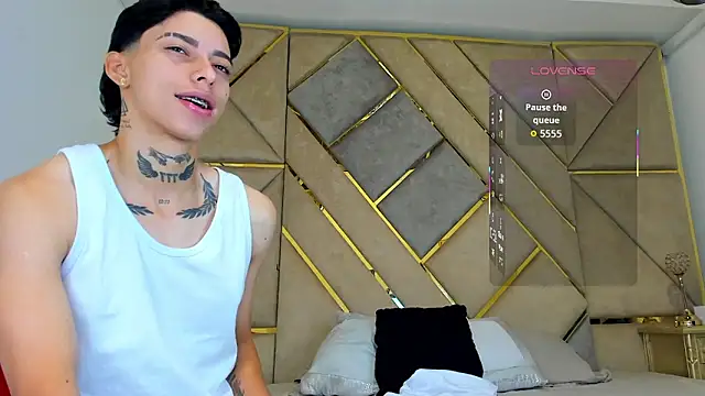 Snapshot of AmberAdams_ chatting on 10.14.25 AmberAdams online show from 10.14.25