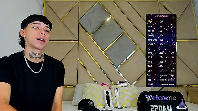 Snapshot of AmberAdams_ chatting on 11.02.25 AmberAdams online show from 11.02.25