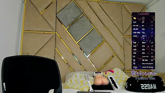 Snapshot of AmberAdams_ chatting on 11.11.25 AmberAdams online show from 11.11.25