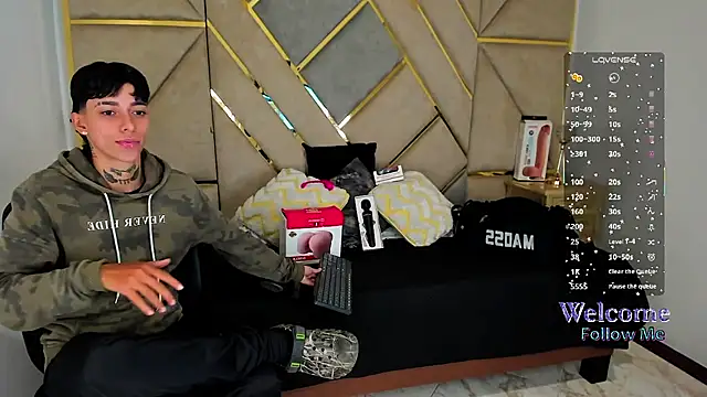 Snapshot of AmberAdams_ chatting on 11.14.25 AmberAdams online show from 11.14.25