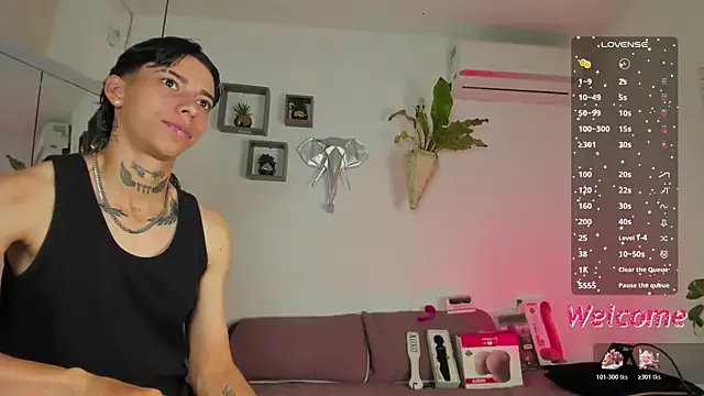 Snapshot of AmberAdams_ chatting on 12.14.25 AmberAdams online show from 12.14.25