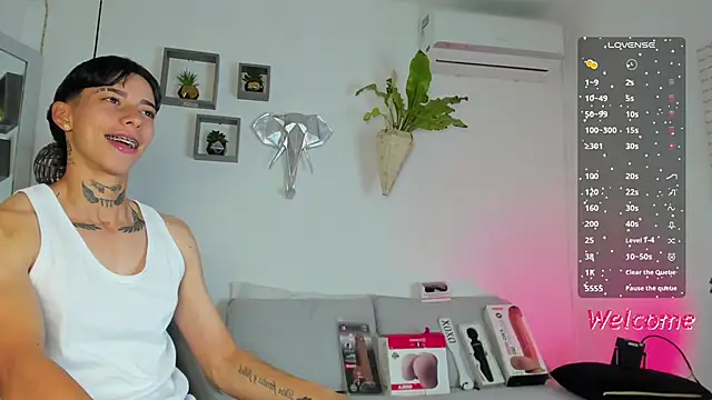 Snapshot of AmberAdams_ chatting on 12.15.25 AmberAdams online show from 12.15.25