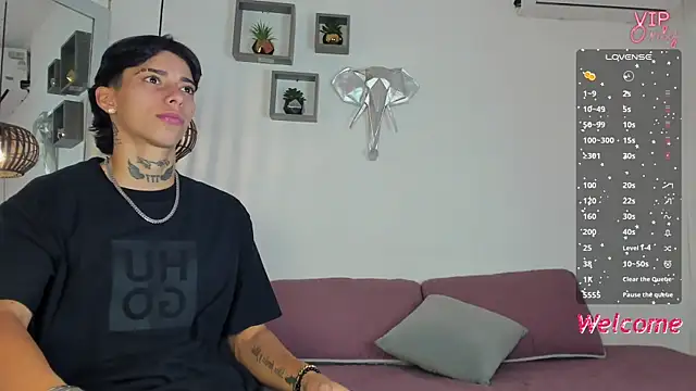 Snapshot of AmberAdams_ chatting on 12.21.25 AmberAdams online show from 12.21.25