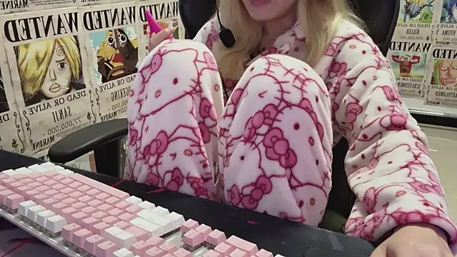 SNAKEgirlQAQ online show from 10.09.25