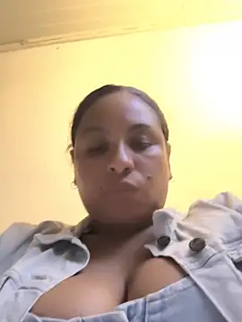 Snapshot of Francesca_ferrari chatting on 05.22.26 Francesca ferrari online show from 05.22.26