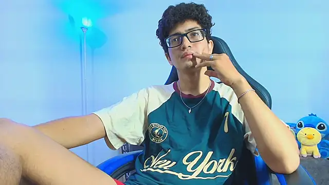 Snapshot of TylerWhite_ chatting on 10.01.25 TylerWhite online show from 10.01.25