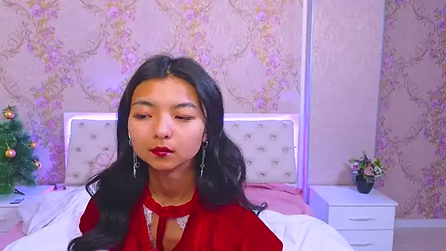 Shy Kira online show from 12.25.24