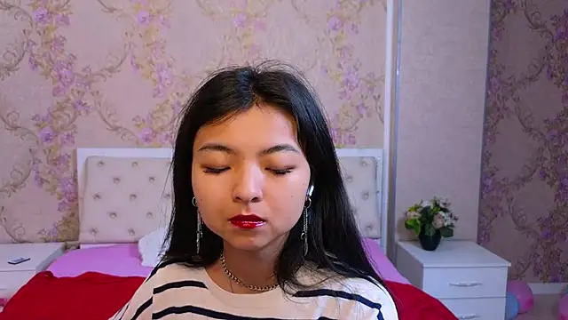 Shy Kira online show from 02.09.25