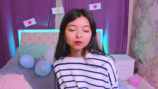 Shy Kira online show from 02.11.25