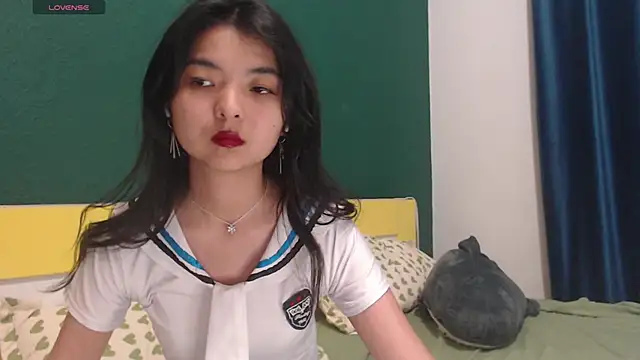 Snapshot of Shy_Kira chatting on 06.17.26 Shy Kira online show from 06.17.26