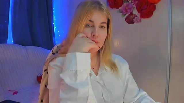 CoraSwon online show from 02.11.25