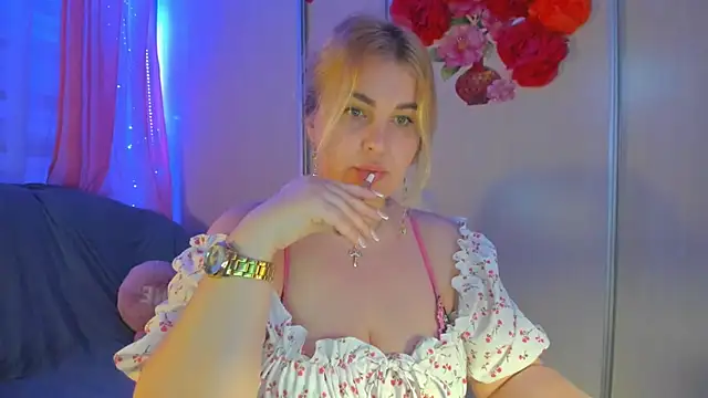 CoraSwon online show from 03.08.25