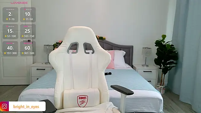 Snapshot of ariel_grand chatting on 04.16.26 ariel grand online show from 04.16.26