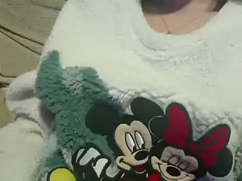 Snapshot of ForeversweetXX chatting on 12.19.24 ForeversweetXX online show from 12.19.24