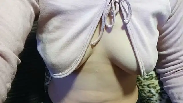 Snapshot of ForeversweetXX chatting on 11.23.25 ForeversweetXX online show from 11.23.25