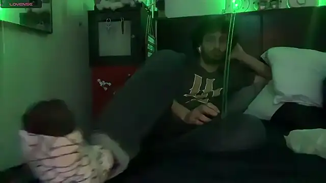 Snapshot of pantslesstraveler_plt chatting on 11.20.25 pantslesstraveler plt online show from 11.20.25