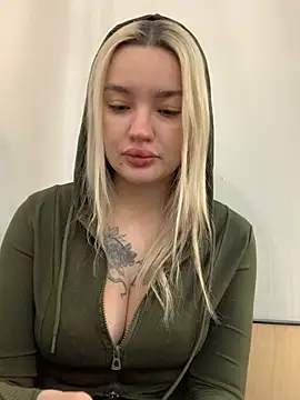 Snapshot of Sextazy chatting on 02.07.25 Sextazy online show from 02.07.25