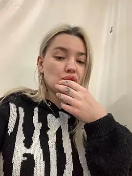 Snapshot of Sextazy chatting on 02.09.25 Sextazy online show from 02.09.25