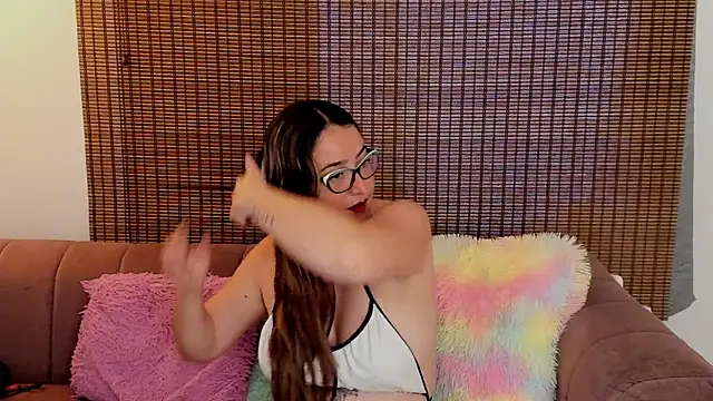 Snapshot of ariana_cross chatting on 02.13.26 ariana cross online show from 02.13.26