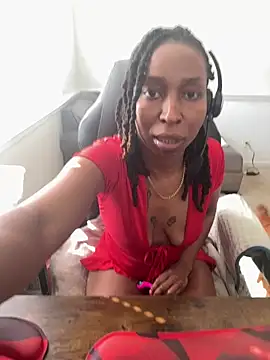 Snapshot of LeyaHoneybuns chatting on 02.24.26 LeyaHoneybuns online show from 02.24.26