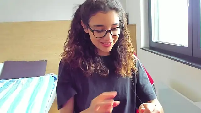 uniquerossie online show from 10.11.25