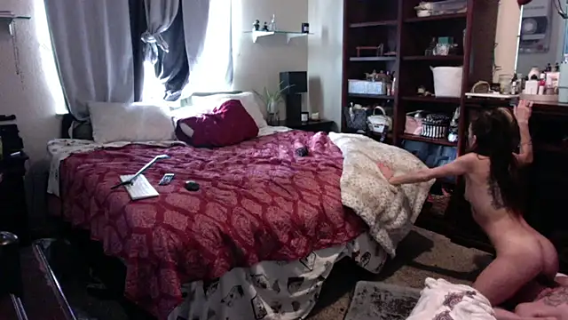 iBoneher69 online show from 12.16.25