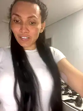 KimberllySaeez online show from 10.12.25