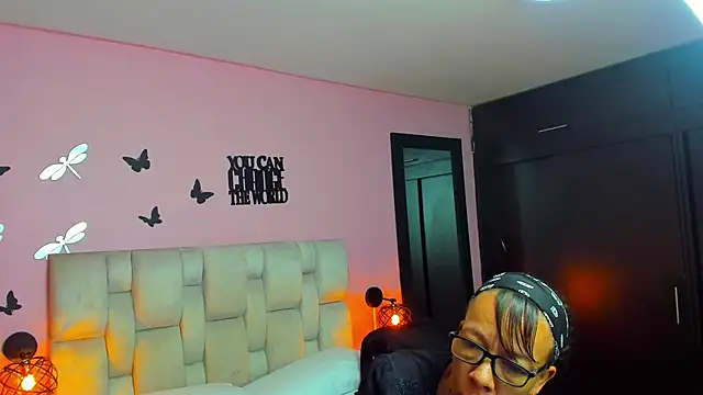 daniela xue online show from 03.20.25