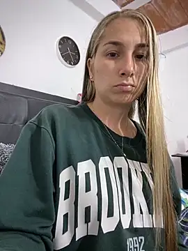 Snapshot of Iris_love18 chatting on 03.12.25 Iris love18 online show from 03.12.25