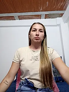 Snapshot of Iris_love18 chatting on 10.02.25 Iris love18 online show from 10.02.25