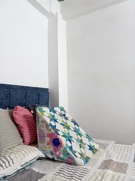 Snapshot of Iris_love18 chatting on 10.18.25 Iris love18 online show from 10.18.25