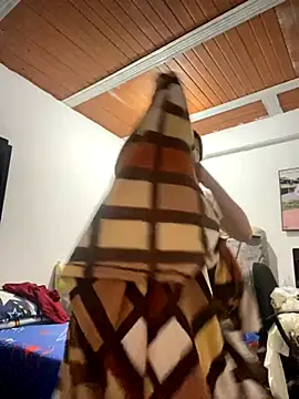 Snapshot of Iris_love18 chatting on 10.23.25 Iris love18 online show from 10.23.25