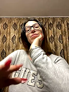 NadiraNoor online show from 10.08.25