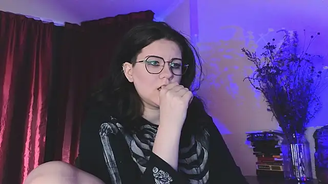 Snapshot of Laura_Karamazov chatting on 12.21.24 Laura Karamazov online show from 12.21.24