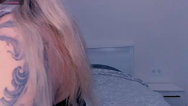 Snapshot of MeowRinnie chatting on 09.13.25 MeowRinnie online show from 09.13.25