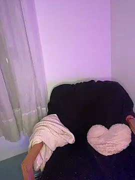 Snapshot of milkyhonybaby chatting on 01.10.25 milkyhonybaby online show from 01.10.25