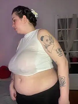 Snapshot of milkyhonybaby chatting on 02.09.25 milkyhonybaby online show from 02.09.25