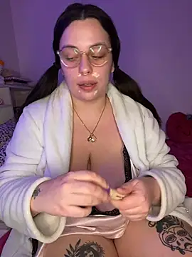 Snapshot of milkyhonybaby chatting on 03.05.25 milkyhonybaby online show from 03.05.25