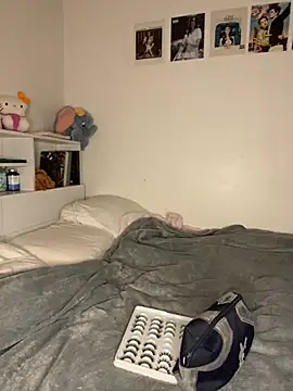 Snapshot of milkyhonybaby chatting on 09.25.25 milkyhonybaby online show from 09.25.25