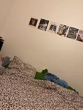 Snapshot of milkyhonybaby chatting on 10.25.25 milkyhonybaby online show from 10.25.25