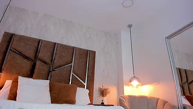 Martinaa Jones  online show from 02.09.26