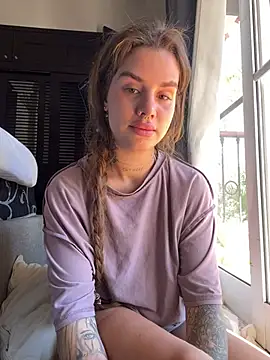 Snapshot of EmiliaCatalina chatting on 12.29.24 EmiliaCatalina online show from 12.29.24