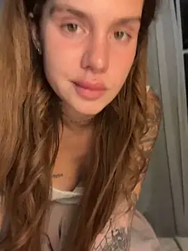 Snapshot of EmiliaCatalina chatting on 01.31.25 EmiliaCatalina online show from 01.31.25