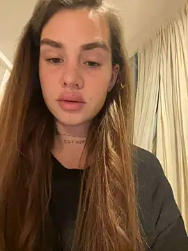 Snapshot of EmiliaCatalina chatting on 02.22.25 EmiliaCatalina online show from 02.22.25