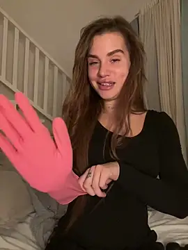 Snapshot of EmiliaCatalina chatting on 03.08.25 EmiliaCatalina online show from 03.08.25