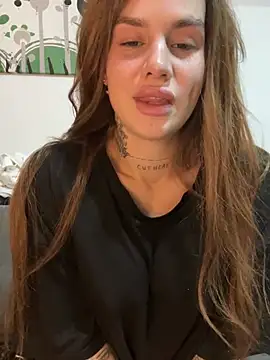 Snapshot of EmiliaCatalina chatting on 03.17.25 EmiliaCatalina online show from 03.17.25