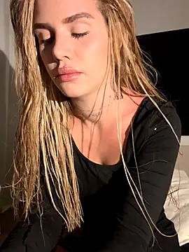 Snapshot of EmiliaCatalina chatting on 09.13.25 EmiliaCatalina online show from 09.13.25