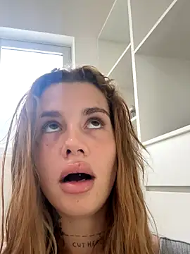 Snapshot of EmiliaCatalina chatting on 10.30.25 EmiliaCatalina online show from 10.30.25